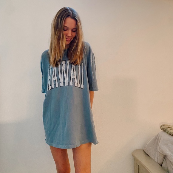 olive Lynn Tops - blue Hawaii tee